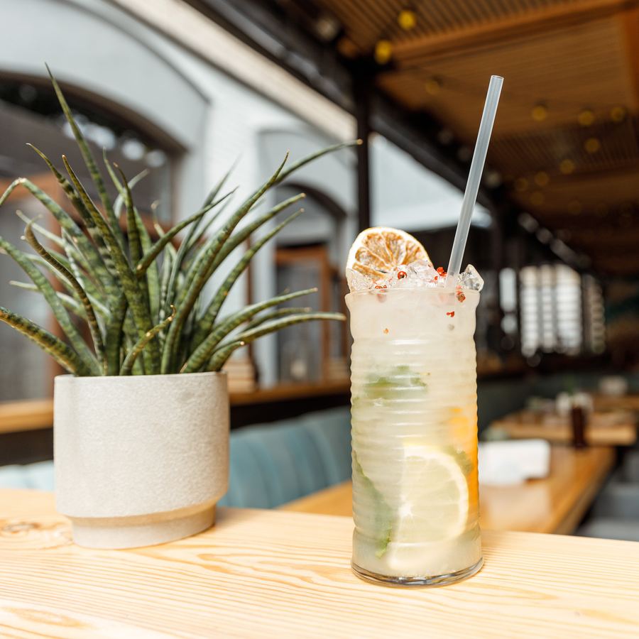 Cocktail servi au comptoir
